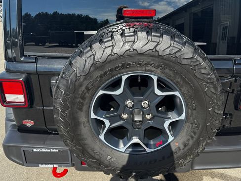 Used 2023 Jeep Wrangler Unlimited Rubicon w/ Cold Weather Group AWD/4WD image 49