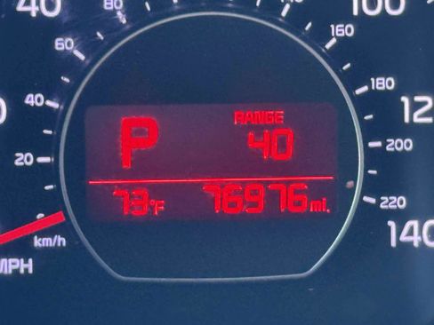 Used 2017 Kia Soul + FWD image 16