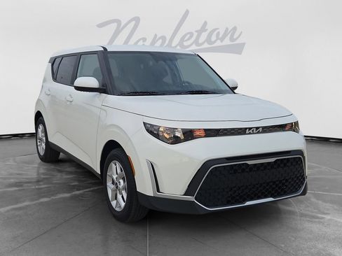Used 2025 Kia Soul LX FWD image 8