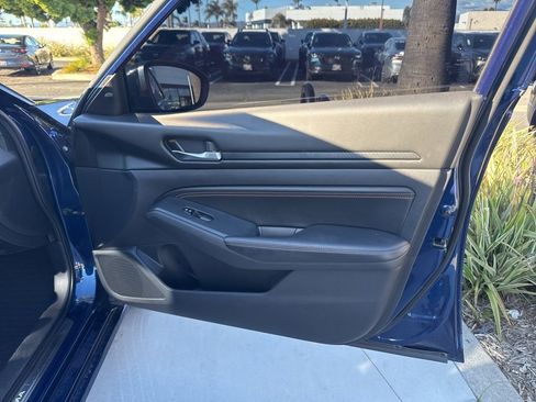 Used 2020 Nissan Altima 2.0 SR image 35