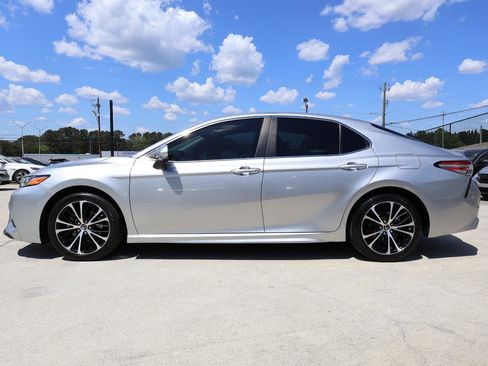 Used 2018 Toyota Camry SE w/ Convenience Package image 3