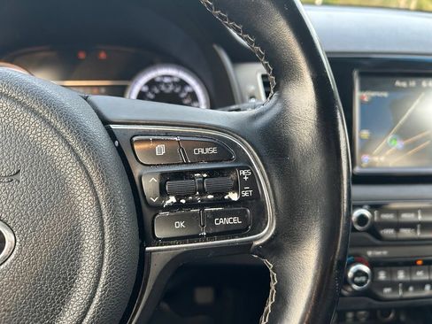 Used 2017 Kia Niro FWD image 22