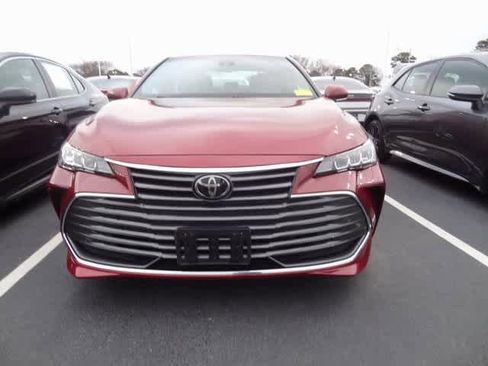 Used 2022 Toyota Avalon XLE image 2