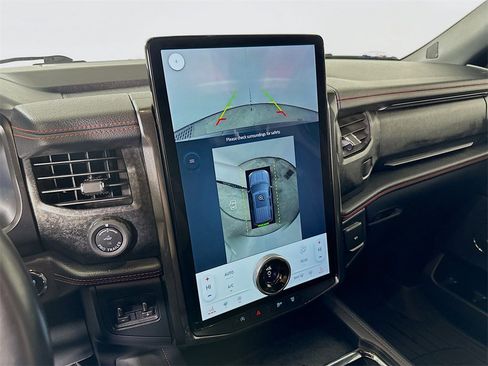 Used 2022 Ford Expedition Max Limited image 10