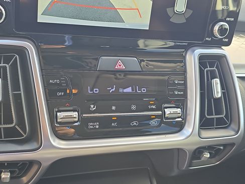 Certified 2023 Kia Sorento EX image 26