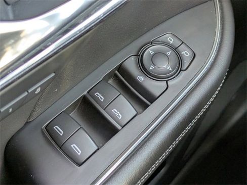 Used 2023 Buick Envision Essence image 23