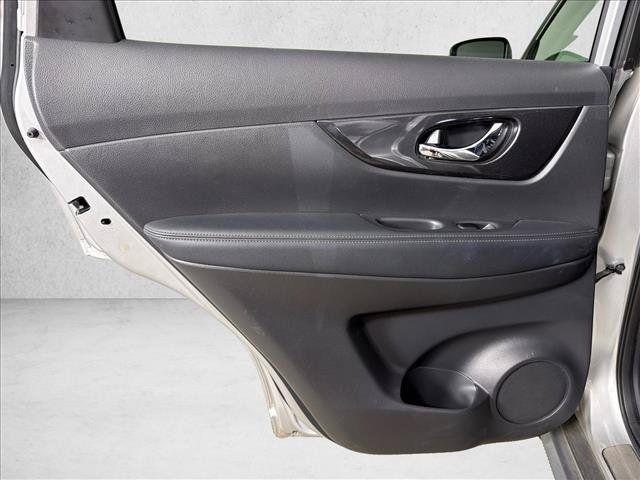 Used 2017 Nissan Rogue SV FWD image 21