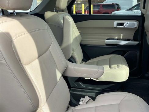 Used 2023 Ford Explorer Limited w/ Limited Technology Package image 24