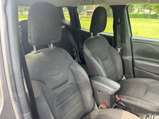 Used 2016 Jeep Renegade Latitude AWD/4WD image 27