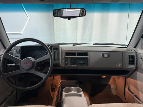 Used 1994 Chevrolet S10 Pickup 4WD 4-Door image 17