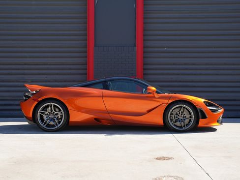 Used 2018 McLaren 720S Luxury image 6