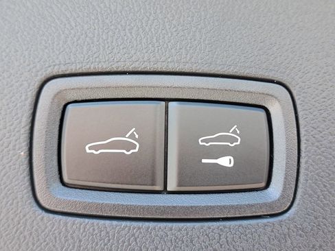 Certified 2025 Porsche Cayenne Coupe AWD/4WD image 18