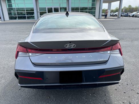 Used 2024 Hyundai Elantra Limited FWD image 4