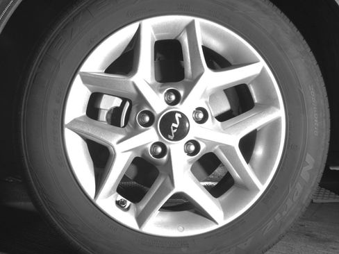 Used 2025 Kia Soul LX w/ LX Technology Package image 12