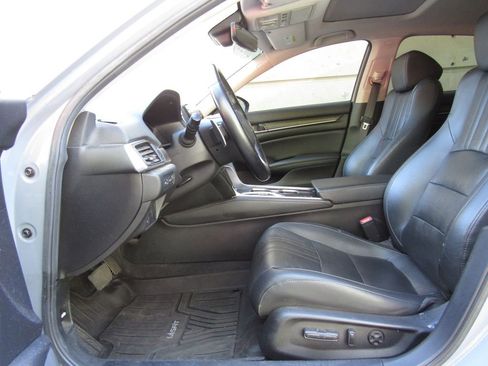 Used 2021 Honda Accord Touring image 10