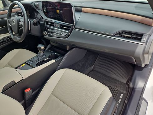 Used 2025 Lexus ES 300h w/ Premium Package FWD image 27