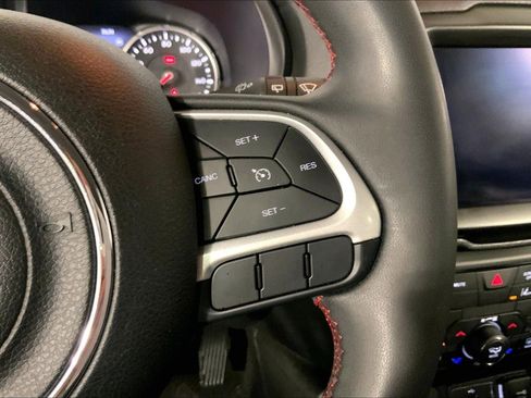 Used 2023 Jeep Renegade Trailhawk AWD/4WD image 19
