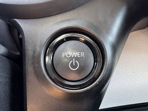 Used 2025 Toyota Sienna XLE FWD image 19