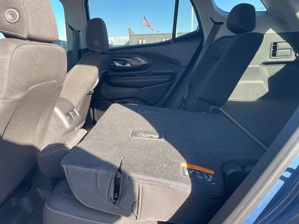 Used 2024 GMC Terrain SLE w/ Driver Convenience Package FWD image 18
