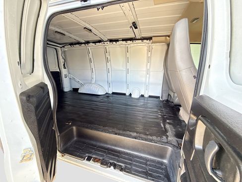 Used 2022 Chevrolet Express 2500 image 21
