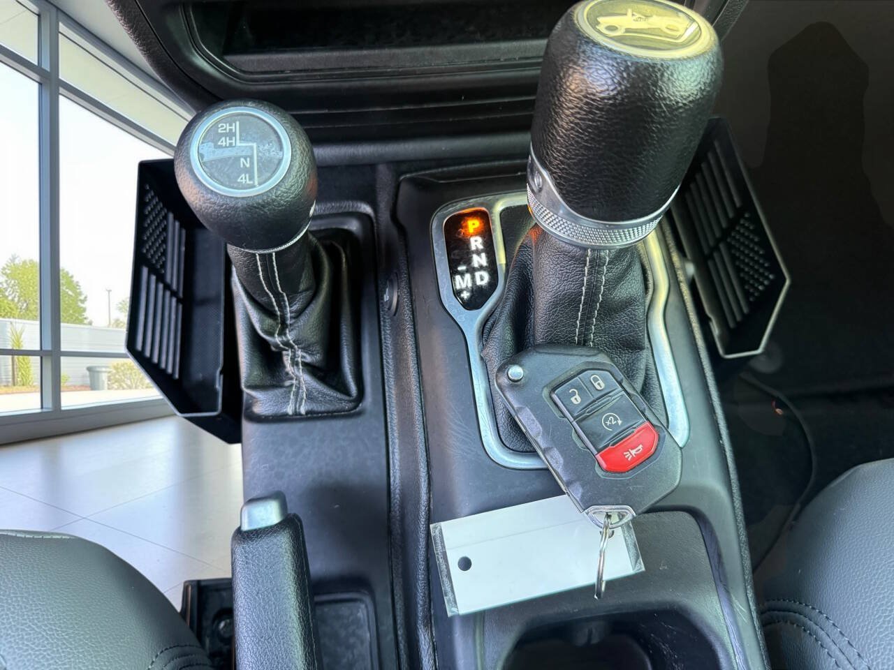 Used 2018 Jeep Wrangler Unlimited Sahara w/ LED Lighting Group AWD/4WD image 25