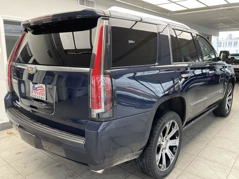 Used 2018 Cadillac Escalade Premium Luxury image 6