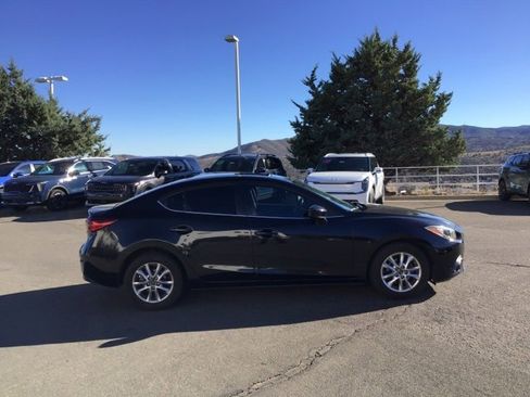 Used 2016 MAZDA MAZDA3 i Touring w/ Popular Equipment Package image 6