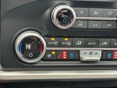 Used 2024 Ford Expedition Max Limited image 29