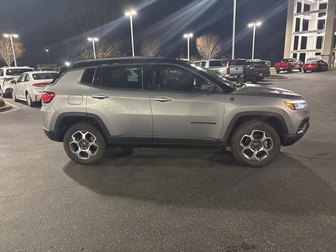 Used 2022 Jeep Compass Trailhawk w/ Trailhawk Elite Group image 5