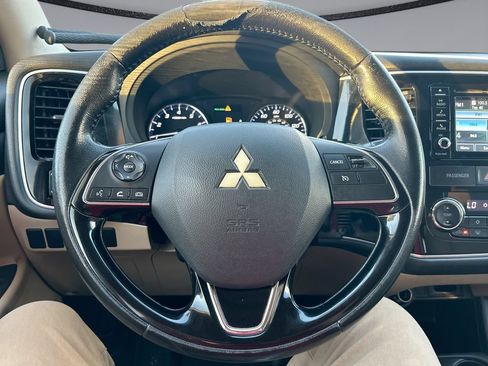 Used 2016 Mitsubishi Outlander SE FWD image 13