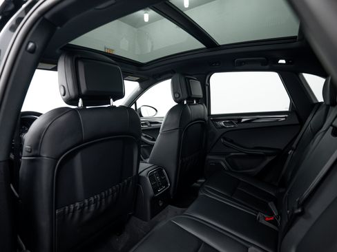 Certified 2026 Porsche Macan AWD/4WD image 24