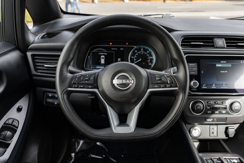 Used 2025 Nissan Leaf S FWD image 12