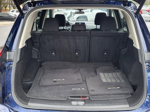 Used 2024 Nissan Rogue SV image 4