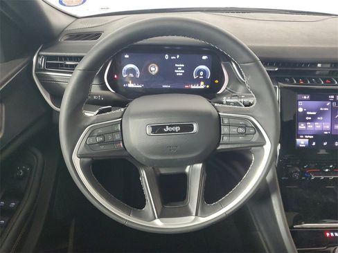 Used 2025 Jeep Grand Cherokee L Altitude image 14