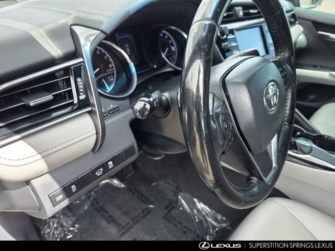 Used 2019 Toyota Camry SE FWD image 16