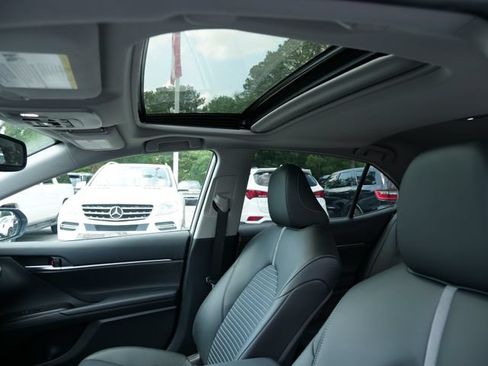 Used 2024 Toyota Camry SE w/ Convenience Package FWD image 3