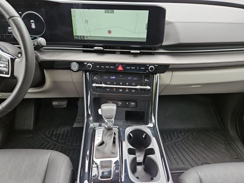 Used 2024 Kia Carnival SX FWD image 11