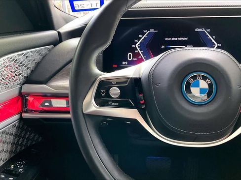 Used 2024 BMW i7 xDrive60 AWD/4WD image 23