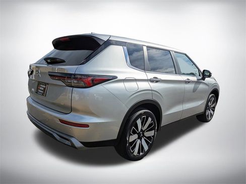 New 2025 Mitsubishi Outlander SE image 4