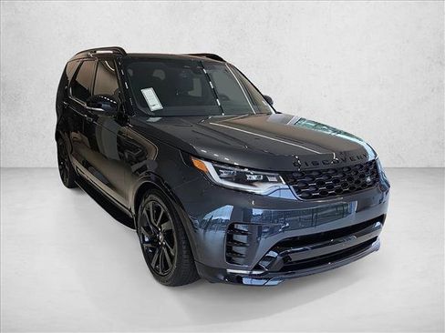 Used 2025 Land Rover Discovery Dynamic SE AWD/4WD image 3