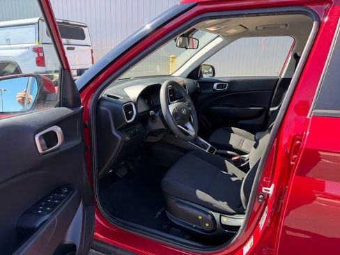 Used 2023 Hyundai Venue SE FWD image 14