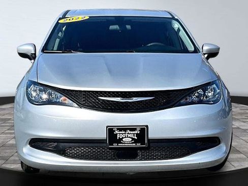 Used 2022 Chrysler Voyager LX image 3