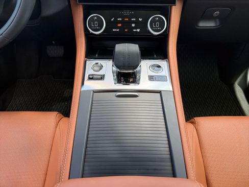 Used 2025 Jaguar F-PACE R-Dynamic S AWD/4WD image 15