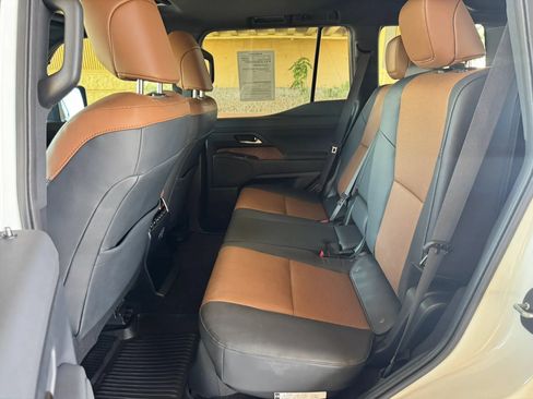 Used 2024 Lexus GX 550 w/ Accessory Package (Z1) AWD/4WD image 19