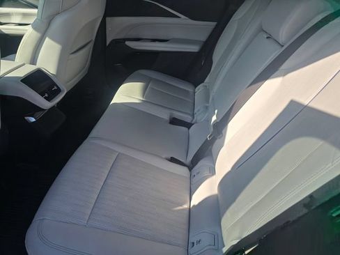 Used 2024 Cadillac Lyriq Luxury AWD/4WD image 13