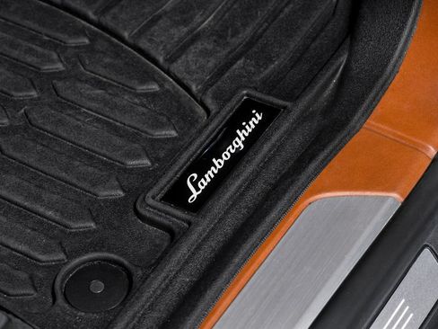 Used 2022 Lamborghini Urus AWD/4WD image 43