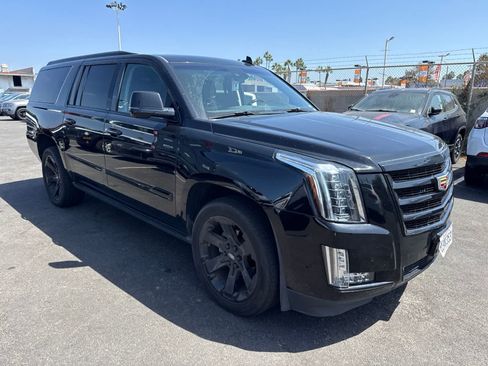 Used 2018 Cadillac Escalade ESV Premium Luxury RWD image 8