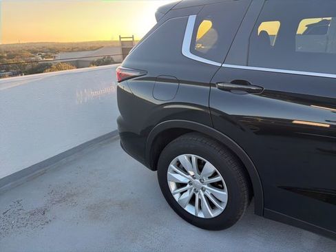 Used 2025 Mitsubishi Outlander ES image 33