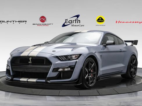 Used 2022 Ford Mustang Shelby GT500 w/ Carbon Fiber Track Pack RWD image 1