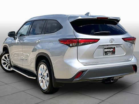 Used 2023 Toyota Highlander Limited FWD image 12